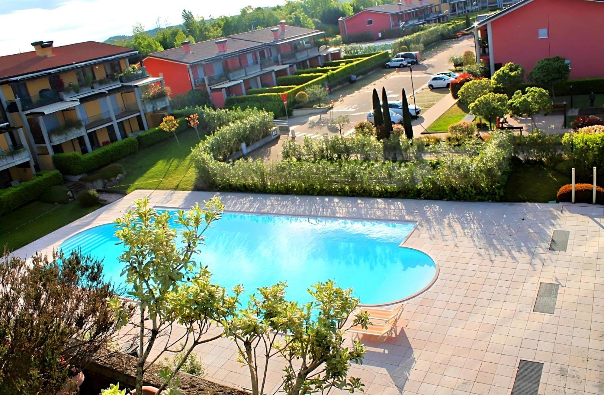 Desenzanoloft Official Partner Marriott Homes & Villas - Paradise Lake View In A 5 Pools Exclusive Residence Desenzano del Garda Exterior foto